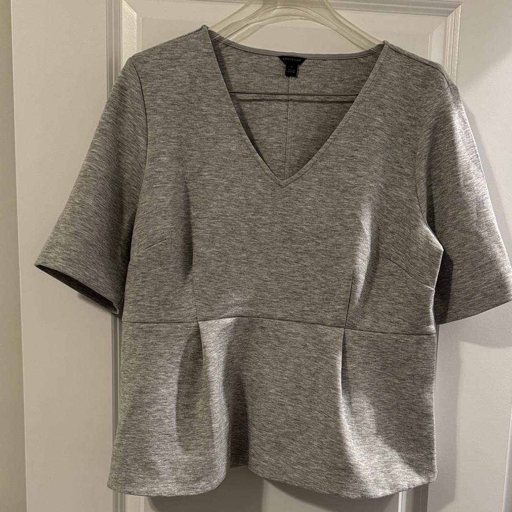 Ann Taylor Heather Gray V-Neck Peplum Short Sleeve Top